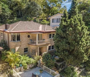 Gracious 1930s Art Deco House